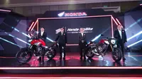 AHM resmi meluncurkan sepeda motor Honda CB650R (kanan) bersama dengan CBX500 di Hotel Harris, Bandung, Jawa Barat, Sabtu (9/2/2019). (istimewa)