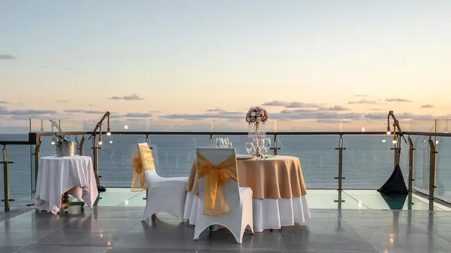 Makan malam romantis