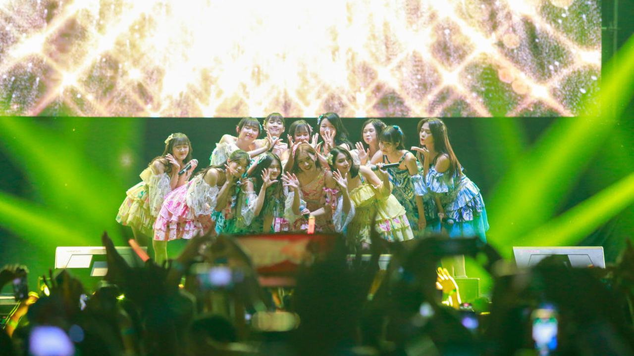 Diserbu WOTA, 10 Potret Aksi Panggung JKT48 Pukau Penonton di Kapanlagi Buka Bareng BRI Festival 2024