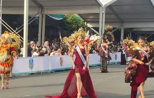 Dipadati Ribuan Wisatawan, Begini Kemeriahan Jember Fashion Carnaval