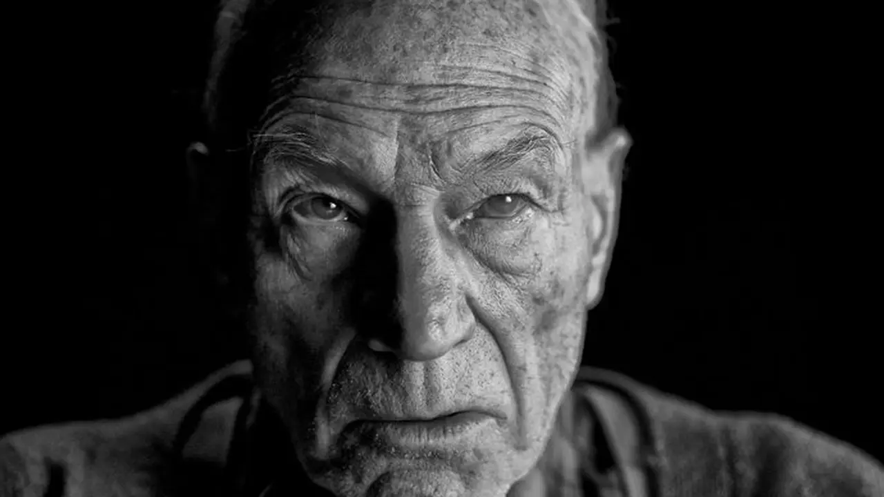 [Bintang] Bocoran Penampilan Patrick Stewart sebagai Professor X di Logan