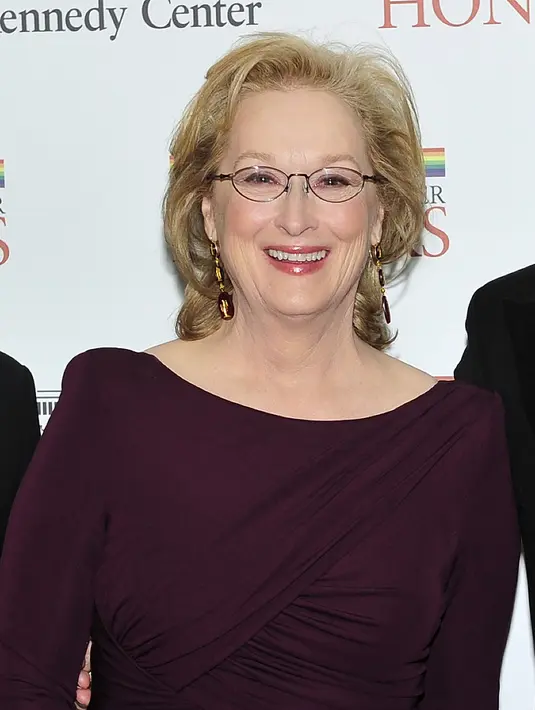 Potret Meryl Streep pada tahun 2011 silam. Rupanya rahasia cantik dan awet muda Meryl Streep yaitu rajin memakan kacang kedelai dan meminum susu kedelai. (Bintang/EPA)
