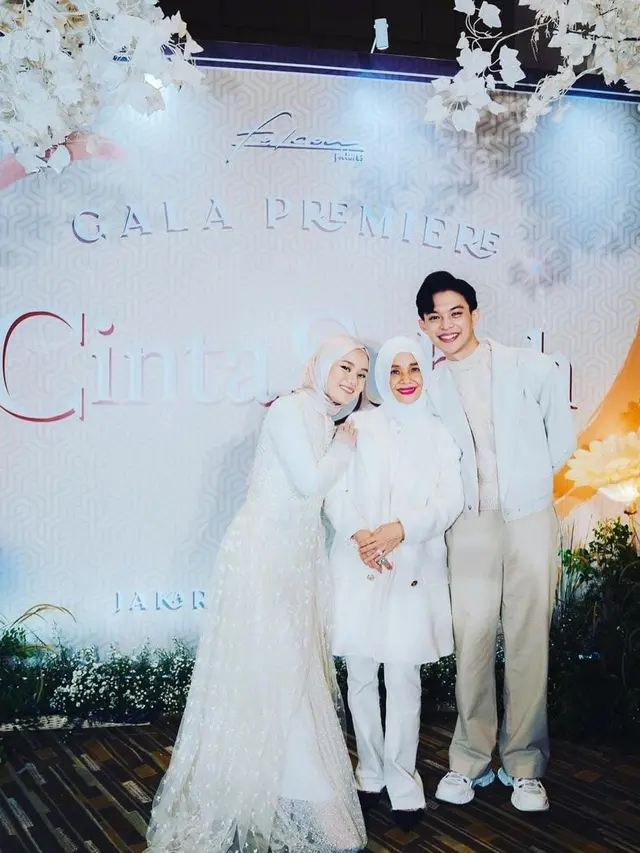 Potret Dinda Hauw Bersama Bunda