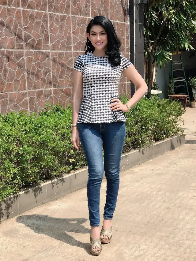 7 Potret Cantiknya Sania Velova, Pesinetron Adik Barbie Kumalasari