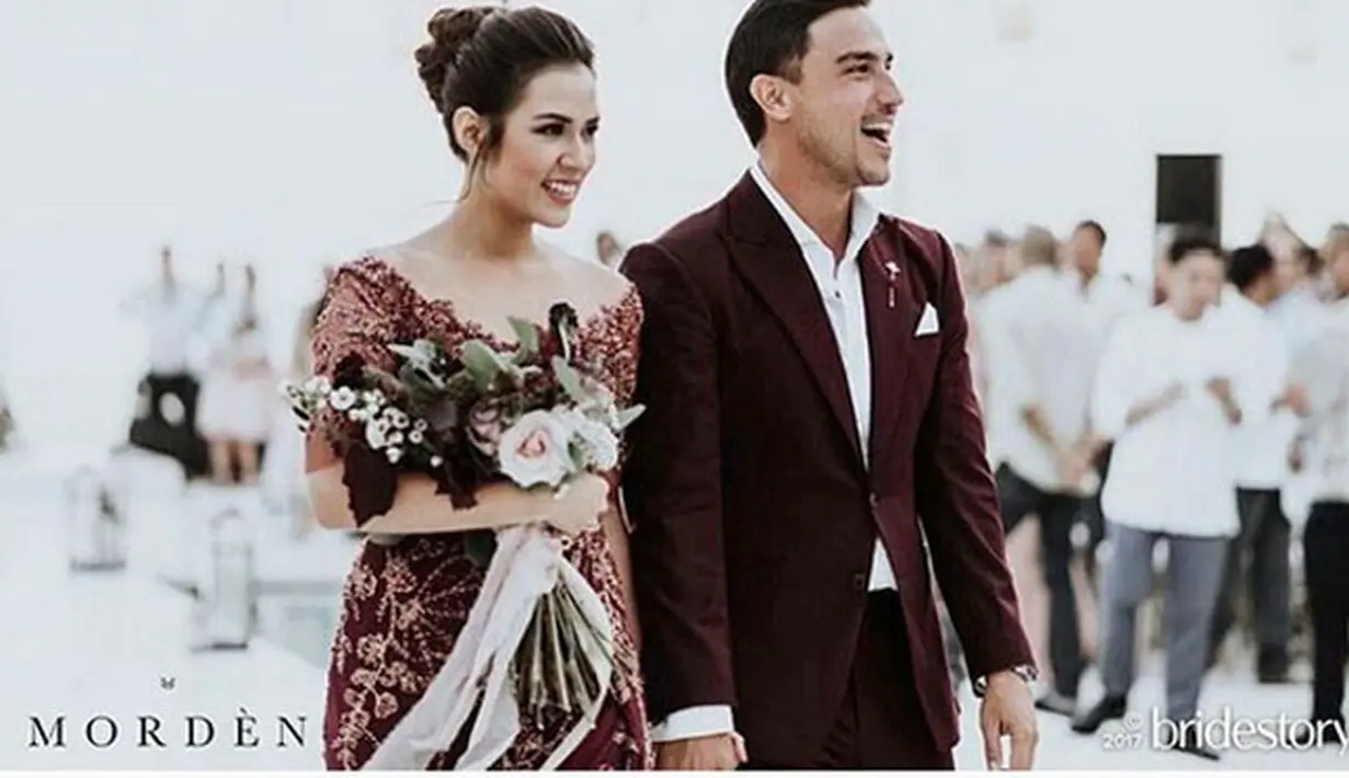 Setelah menggelar pesta pernikahan di Hotel Ayana MidPlaza, Jakarta Pusat, Minggu (3/9/2017), pasangan suami-istri ini kembali menghelat resepsi pernikahan  di Pulau Dewata Bali pada hari Sabtu, 9 September 2017. (Instagram/_yourraisa)