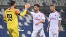 Pemain AC Milan merayakan kemenangan saat menghadapi Sassuolo pada laga lanjutan Serie A pekan ke-35 di Mapei Stadium, Rabu (22/7/2020) dini hari WIB. AC Milan menang 2-1 atas Sassuolo.  (Massimo Paolone/LaPresse via AP)