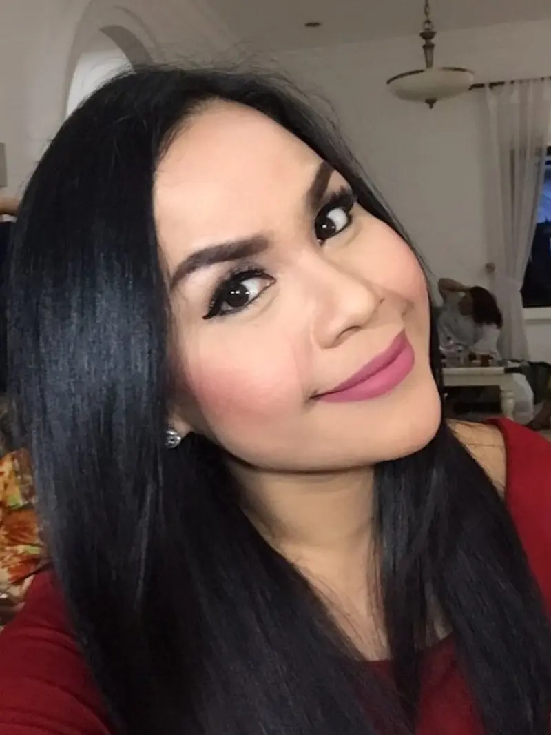 [Bintang] Makin Eksis di Geng Menteri Ceria, Ternyata Lipstik Ini Jadi Andalan Melanie Ricardo