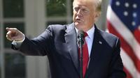 Presiden Amerika Serikat, Donald Trump, meminta dukungan negara-negara Afrika dan seluruh dunia agar negaranya bersama Kanada dan Meksiko terpilih menjadi tuan rumah bersama di Piala Dunia 2026. (AFP/Saul Loeb)