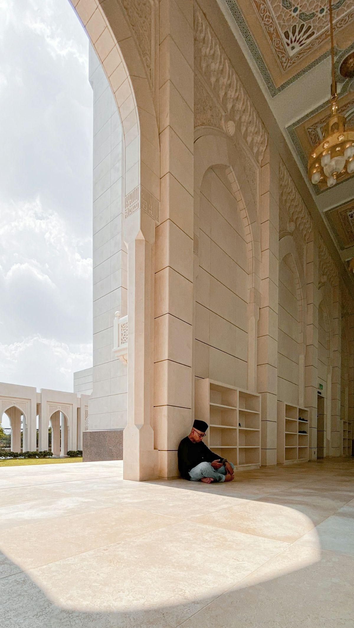 8. Mengikuti Kajian di Masjid<br>