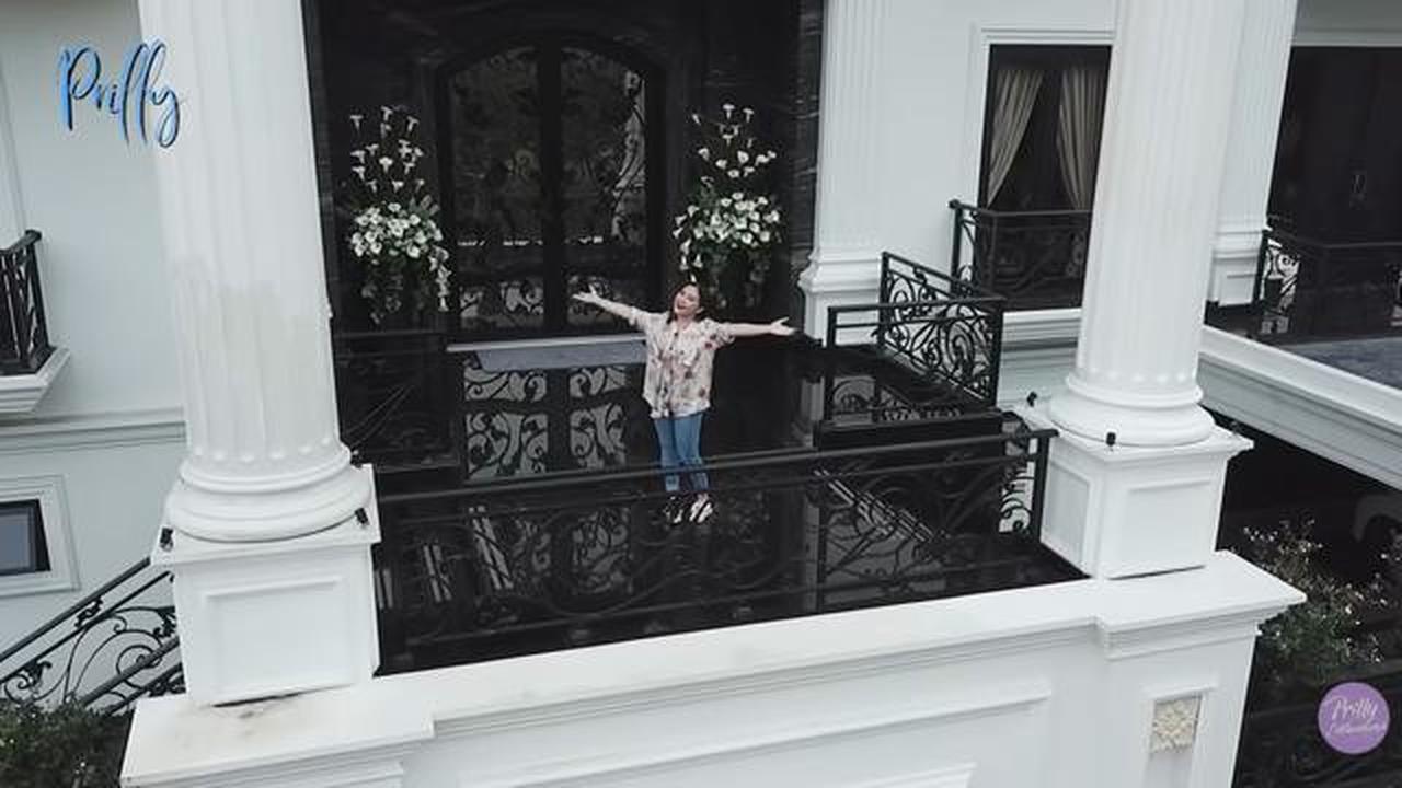 Klasik dan Asri, Begini Pesona Pagar dan Taman Rumah Prilly Latuconsina