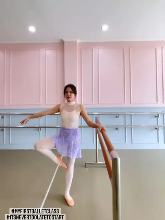 6 Momen Shandy Aulia Belajar Balet, Gayanya Bak Seorang Balerina