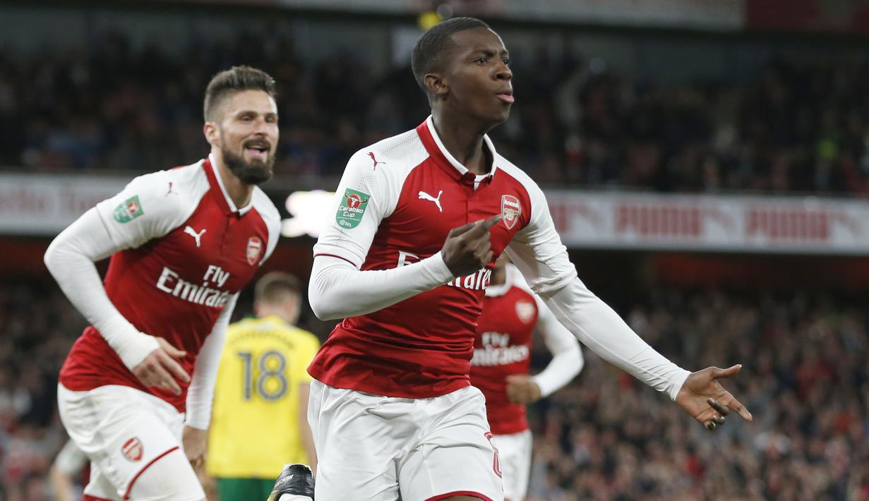 Pemain Arsenal, Eddie Nketiah merayakan golnya ke gawang Norwich City pada laga Piala Liga Inggris di Emirates Stadium, London, (24/10/2017). Arsenal menang 2-1. (AP/Alastair Grant)