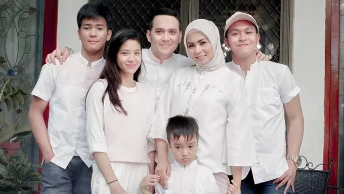 Beranjak Remaja, Ini 6 Potret Anak Kembar Sepasang Fadli Akhmad yang Makin Menawan