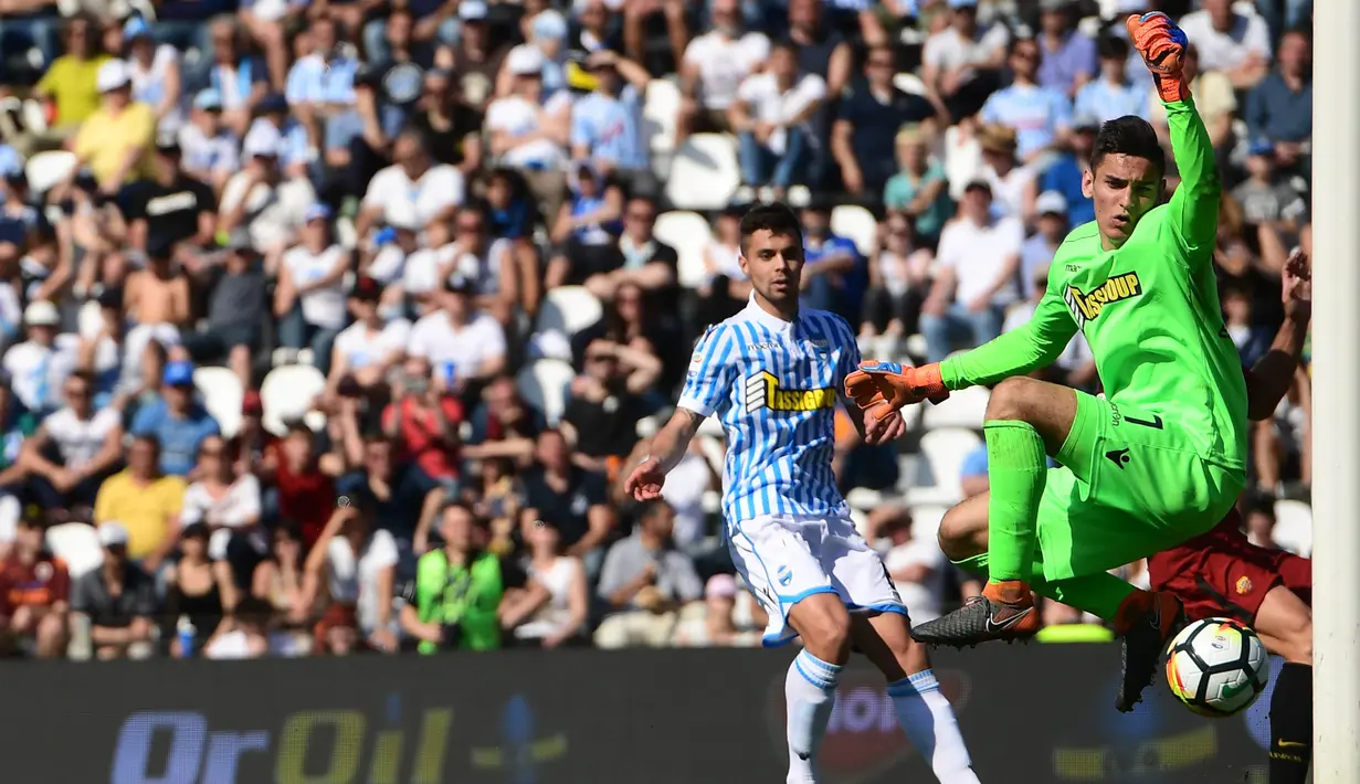 7. Alex Meret - Dibeli Napoli dari Udinese dengan harga 19,6 juta poundsterling. (AFP/Miguel Medina)