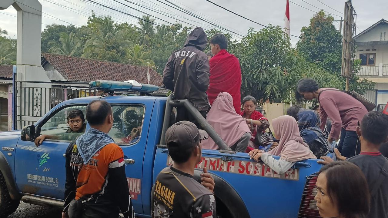 Kemensos Kirim Bantuan ke Korban Longsor dan Banjir Bandang di Sukabumi