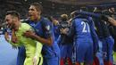 Kiper Prancis, Hugo Lloris merayakan kemenangan atas Belarusia pada kualifikasi Piala Dunia 2018 grup A di Stade de France stadium, Saint-Denis (10/10/2017). Prancis menang 2-1. (AP/Christophe Ena)