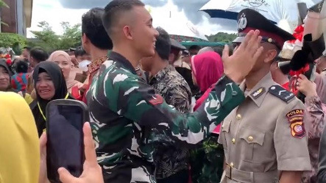 Tangis dan Haru, Momen Anggota TNI Tinju Perut Sang Adik Polisi Usai Pelantikan di SPN Polda Kalbar Singkawang