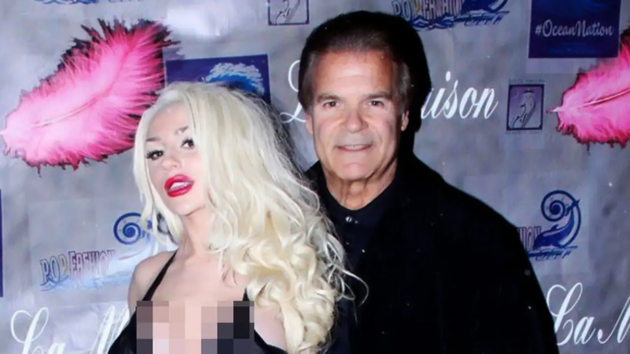 courtney-stodden-131125b.jpg
