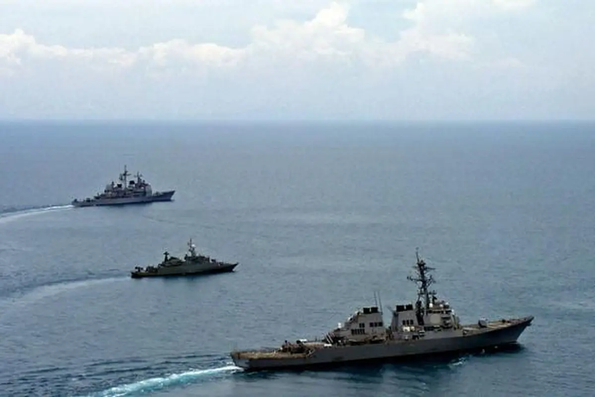 (ilustrasi) Kapal perang di Laut China Selatan (Intelligence Specialist 1st Class John J Torres)