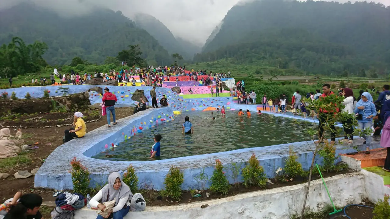 Menikmati Pagi Dari Bumi Pelangi Kuningan