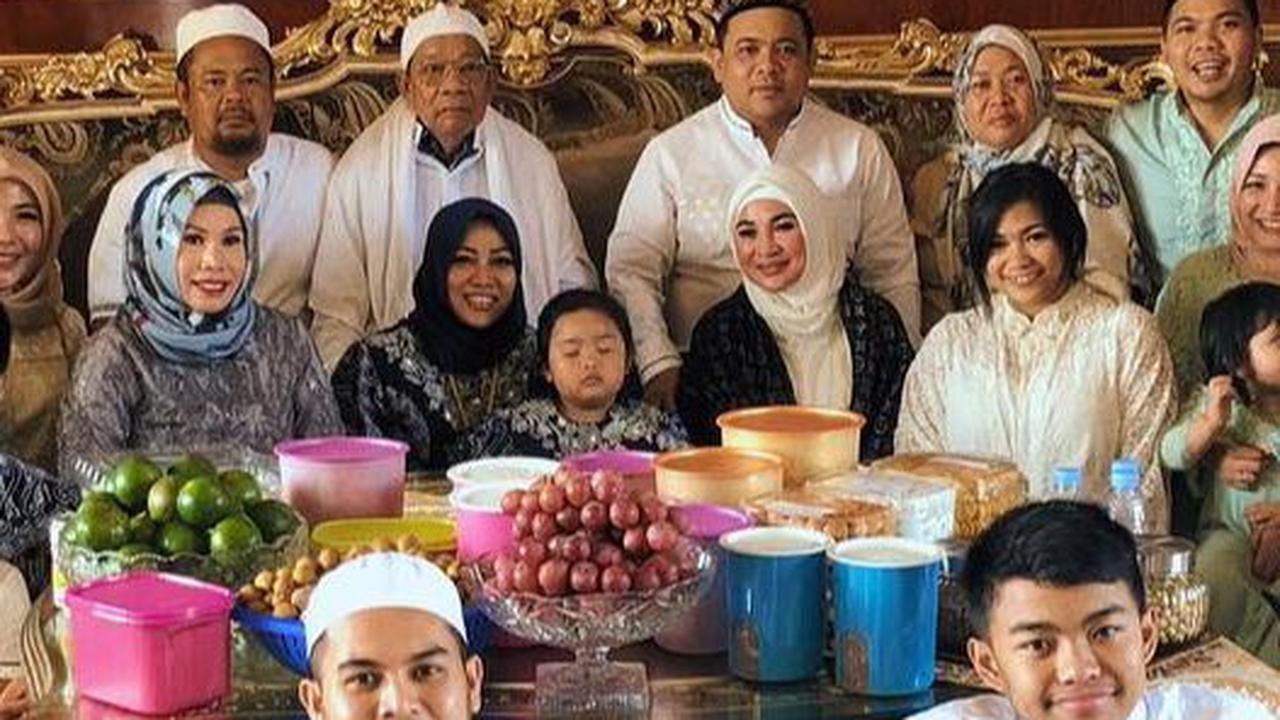Haji Isam merupakan pengusaha kaya raya berasal dari Kalimantan Selatan. Ia merupakan pengusaha dengan PT Jhonlin Baratama grup.