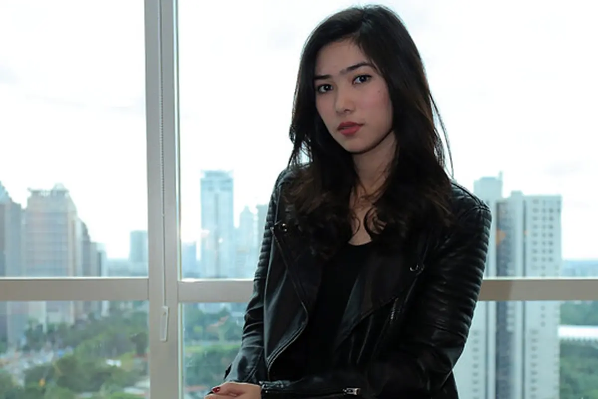 [Bintang] 5 Cerita Isyana Sarasvati tentang Klip Lembaran Buku