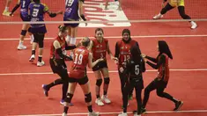 Tim putri Jakarta Popsivo Polwan melanjutkan tren positif dengan menyapu bersih 5 kemenangan dalam PLN Mobile Proliga 2024 yang telah memasuki seri ketiga putaran pertama. Dalam laga teranyar, Popsivo Polwan sukses menjinakkan tim pendatang baru, Livin' Mandiri 3-0 (25-19, 25-21, 25-21) di GOR PSCC, Palembang, Sumatera Selatan, Sabtu (11/5/2024) yang justru berbanding terbalik dengan belum sekalipun mencatat kemenangan dari 5 laga. (Dok. PBVSI)