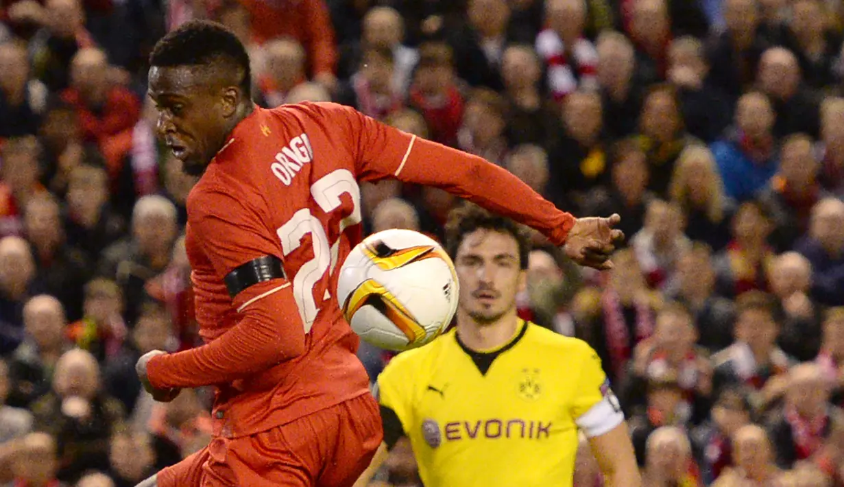 Divock Origi tampil impresif dengan satu golnya ke gawang Borussia Dortmund pada perempat final Liga Europa di Stadion Anfield, Liverpool (14/4/2016). (AFP/Oli Scarff)