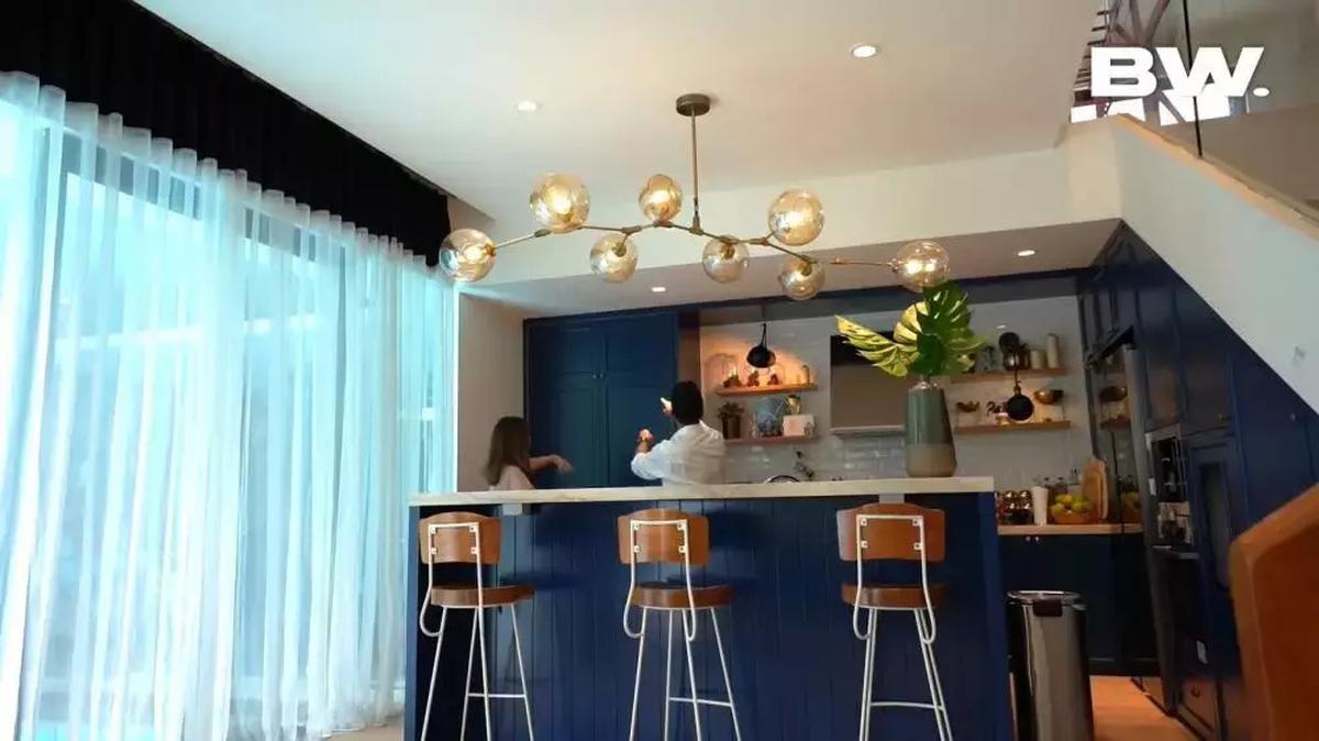 5 Potret Dapur Gisel yang Modern dan Elegan, Bernuansa Serba Biru - Ada Foto Gempi di Dekat Kompor