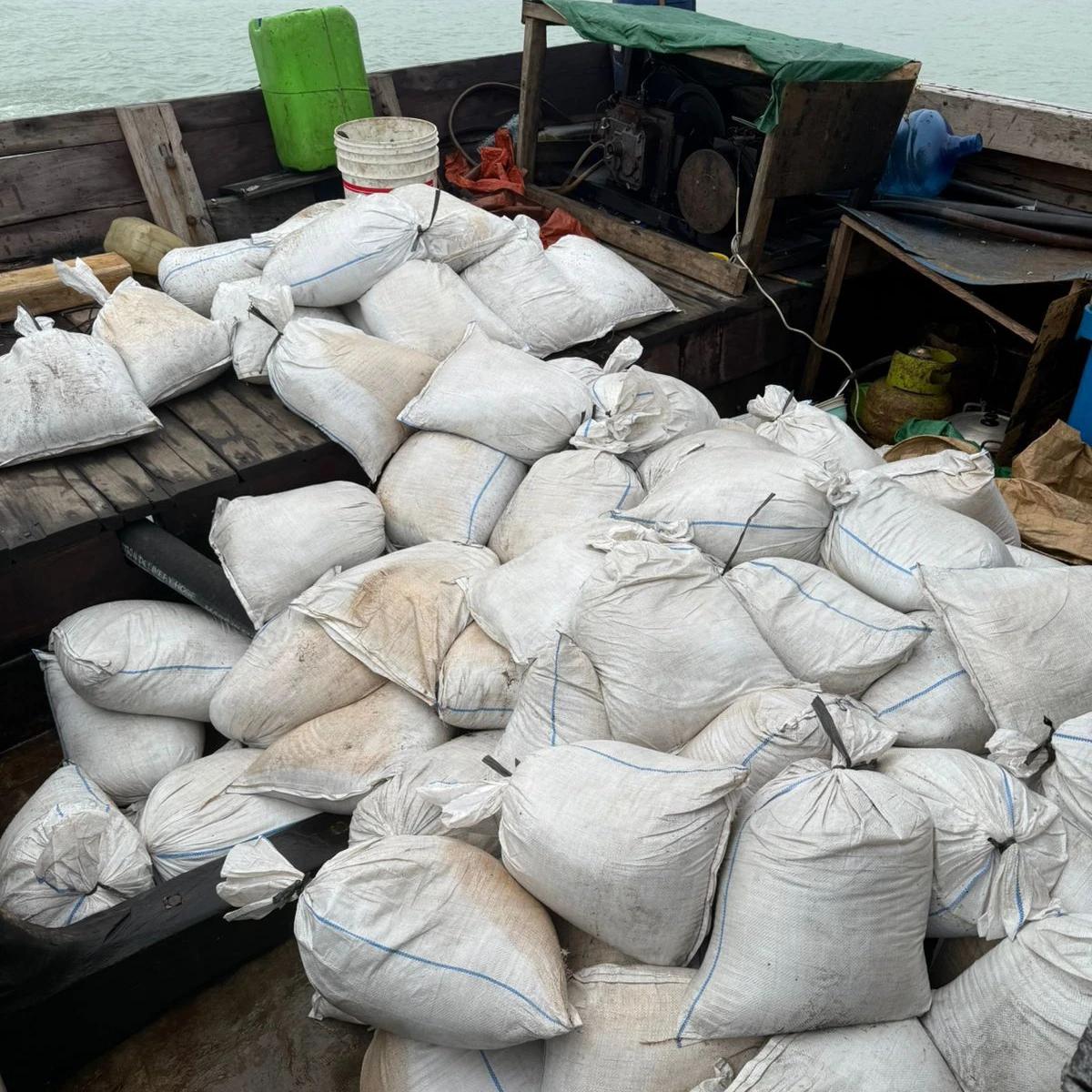TNI AL Gagalkan Penyelundupan 25 Ton Timah Ilegal Senilai Rp12,5 Miliar di Perairan Bangka