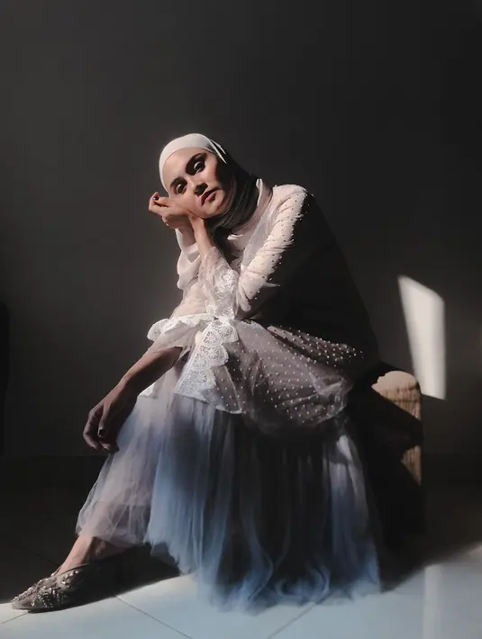 (Instagram/zeezeeshahab)