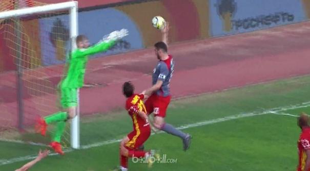 Juara Liga Rusia, Lokomotiv Moscow menyerah 2-0 di markas Arsenal Tula dalam laga yang diwarnai handball aneh Solomon Kverkvelia y...