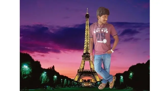 6 Editan Foto Liburan di Menara Eiffel Ini Gagal Total, Kocak