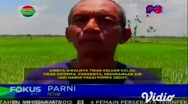 Para petani di Desa Wonosari, Madiun, mengalami kekeringan, akibat debit air Waduk Dawuhan surut. Dan para petani menggunakan pompa disel untuk mengambil air untuk mengairi sawahnya.