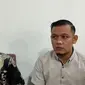 Ketua Apindo Kabupaten Cirebon Asep Sholeh (Kanan) mendampingi manajemen PT Merlion Sejahtera Group. Foto (Liputan6.con / Panji Prayitno)