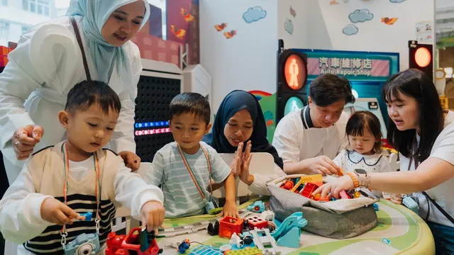 Anak-anak yang tergabung dalam Winner’s Squad Adventure to Hong Kong saat mengunjungi Hong Kong Children’s Discovery Museum. (Dokumentasi: Nutrilon Royal)