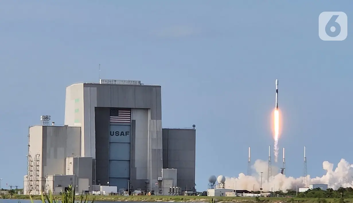 <p>Roket Falcon 9 meluncur ke angkasa membawa satelit Republik Indonesia (SATRIA-1) dari Cape Canaveral Space Launch Complex SLC 40, Florida, AS, Minggu (18/6/2023).(Liputan6.com/Ilyas Istianur Praditya)</p>