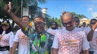 Sandiaga Uno kembali bertemu dengan tokoh Asmat yang memberinya marga Numberi, yakni Yan Numberi. (Ist)