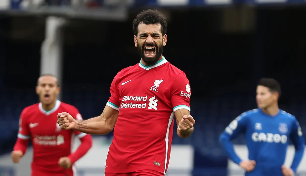 Di posisi 3-5 ditempati oleh gelandang Liverpool, Mohamed Salah. Total pemain asal Mesir ini telah membuat 31 gol dan assist di semua ajang, menyamai dua kompetitornya, Raheem Sterling (Manchester City) dan Son Heung-Min (Tottenham Hotspur). (AFP/Catherine Ivill/Pool)