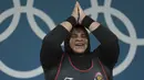 Ekspresi lifter Indonesia, Nurul Akmal setelah melakukan angkatan clean and jerk saat berkompetisi dalam cabang olahraga angkat besi +81kg putri Olimpiade Paris 2024 di South Paris Arena, Paris, Prancis, Minggu (11/08/2024). (AP Photo/Kin Cheung)