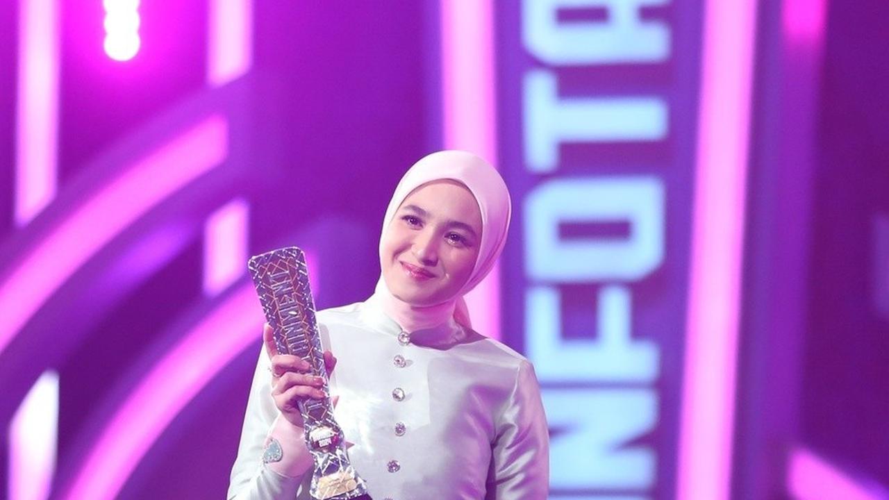 "Alhamdulillah aku bersyukur sekali dan thank you so much untuk yang udah dukung aku dan doain selama ini," ungkapnya bahagia.