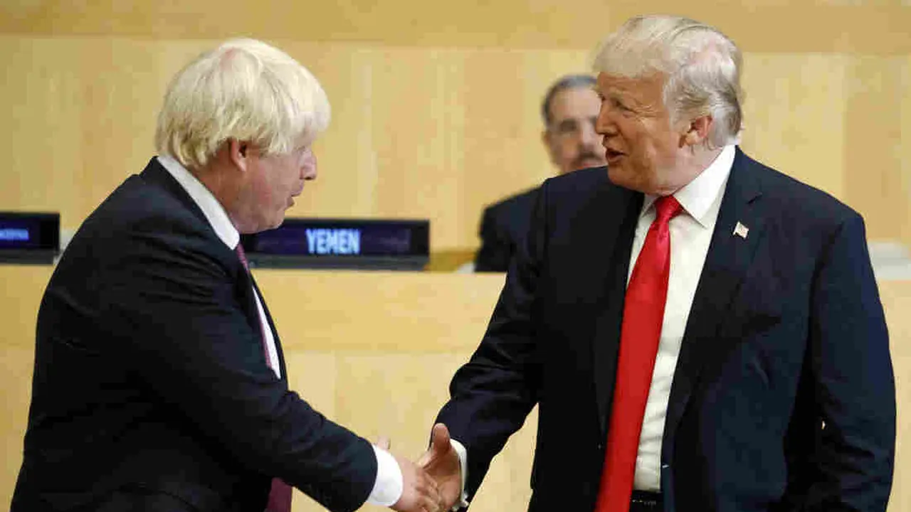PM Boris Johnson bersalaman dengan Presiden Donald Trump pada Sidang Umum PBB tahun 2017.