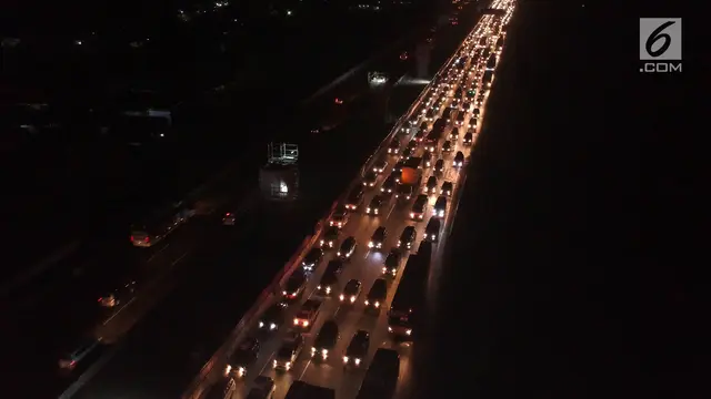 Kepadatan Kendaraan di Gerbang Tol Cikarang Utama