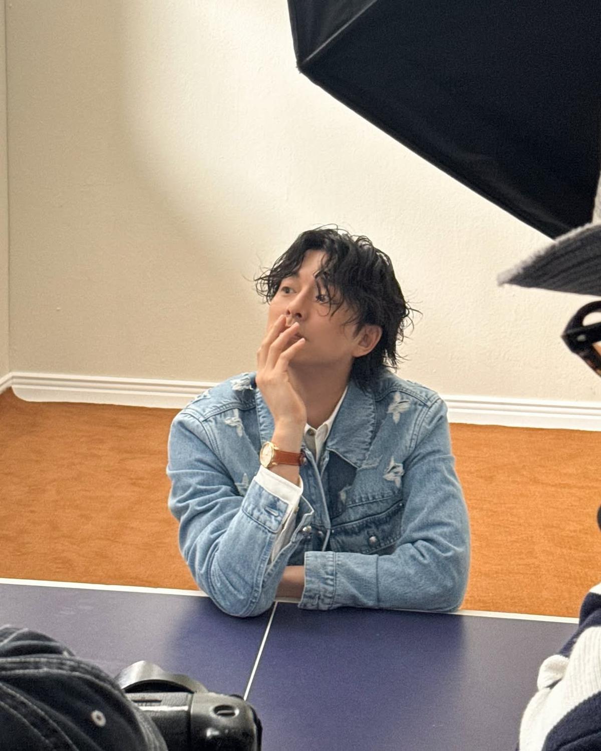 Potret Terbaru Gong Yoo, Aktor Tampan Korea dengan Rambut Acak-Acakan tapi Full Damage