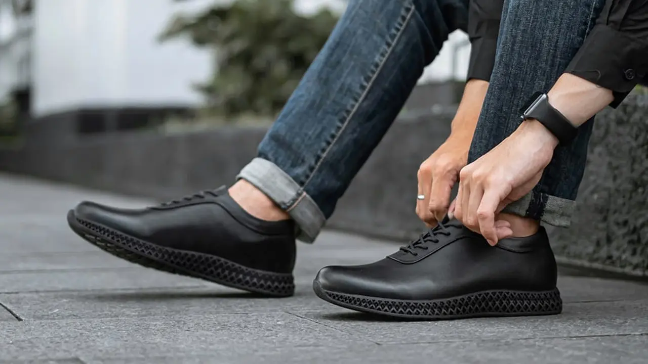 Tampil Profesional Sekaligus Modis dengan Pantofel Ala Sneakers Karya Anak Bangsa