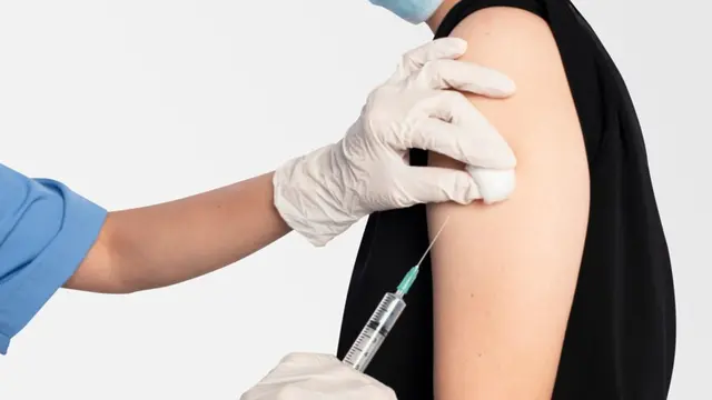 Ilustrasi vaksin/freepik.com/rawpixel.com