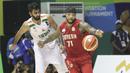 Aksi pebasket naturalisasi Indonesia, Jamarr Johnson pada final Invitation Tournament Asian Games 2018 di GBK Hall Basket, Jakarta. Indonesia menang 78-68 atas India. (Bola.com/Peksi Cahyo)