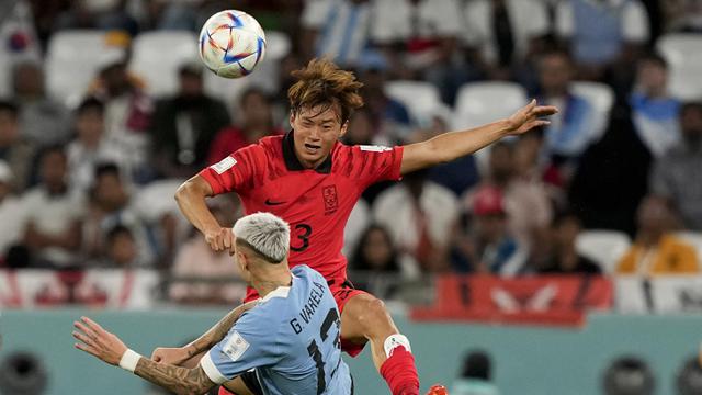 Foto: Permainan Keras Uruguay Vs Korsel di Laga Perdana Grup H Piala Dunia 2022