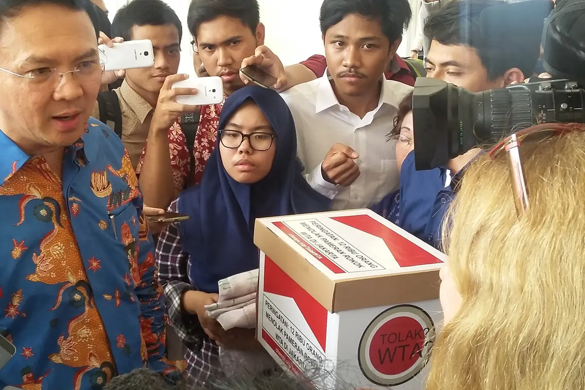 Ahok: Saya Nggak Bisa Larang Rokok