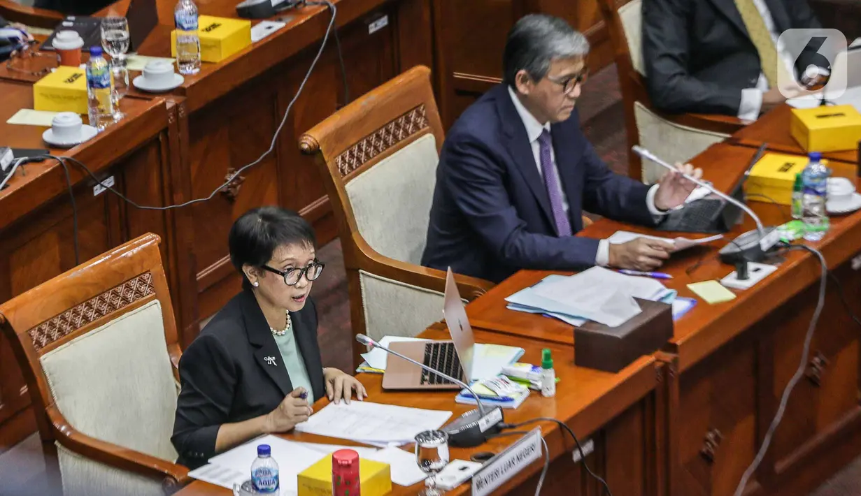 Rapat kerja Menlu Retno Marsudi dengan Komisi I DPR RI membahas Rencana Kerja dan Anggaran Kementerian Luar Negeri TA 2024. (Liputan6.com/Faizal Fanani)